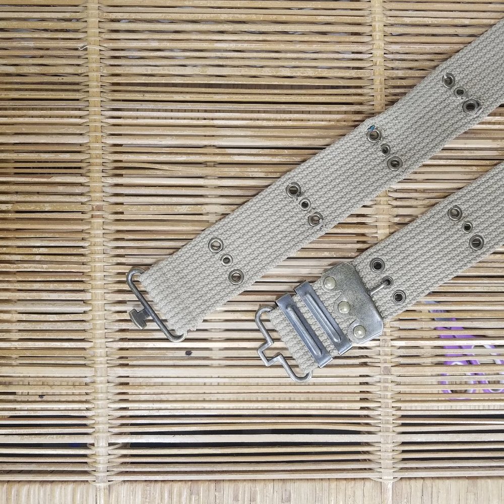 Canvas utilitarian vintage style belt with clasp